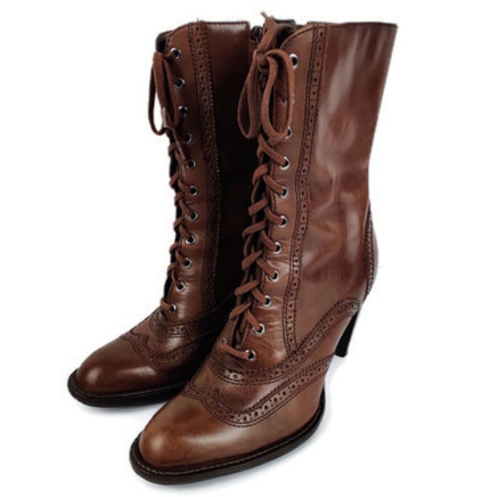 Mariana II Brown Lace Up Wing Tip Boots. Size: 5.5